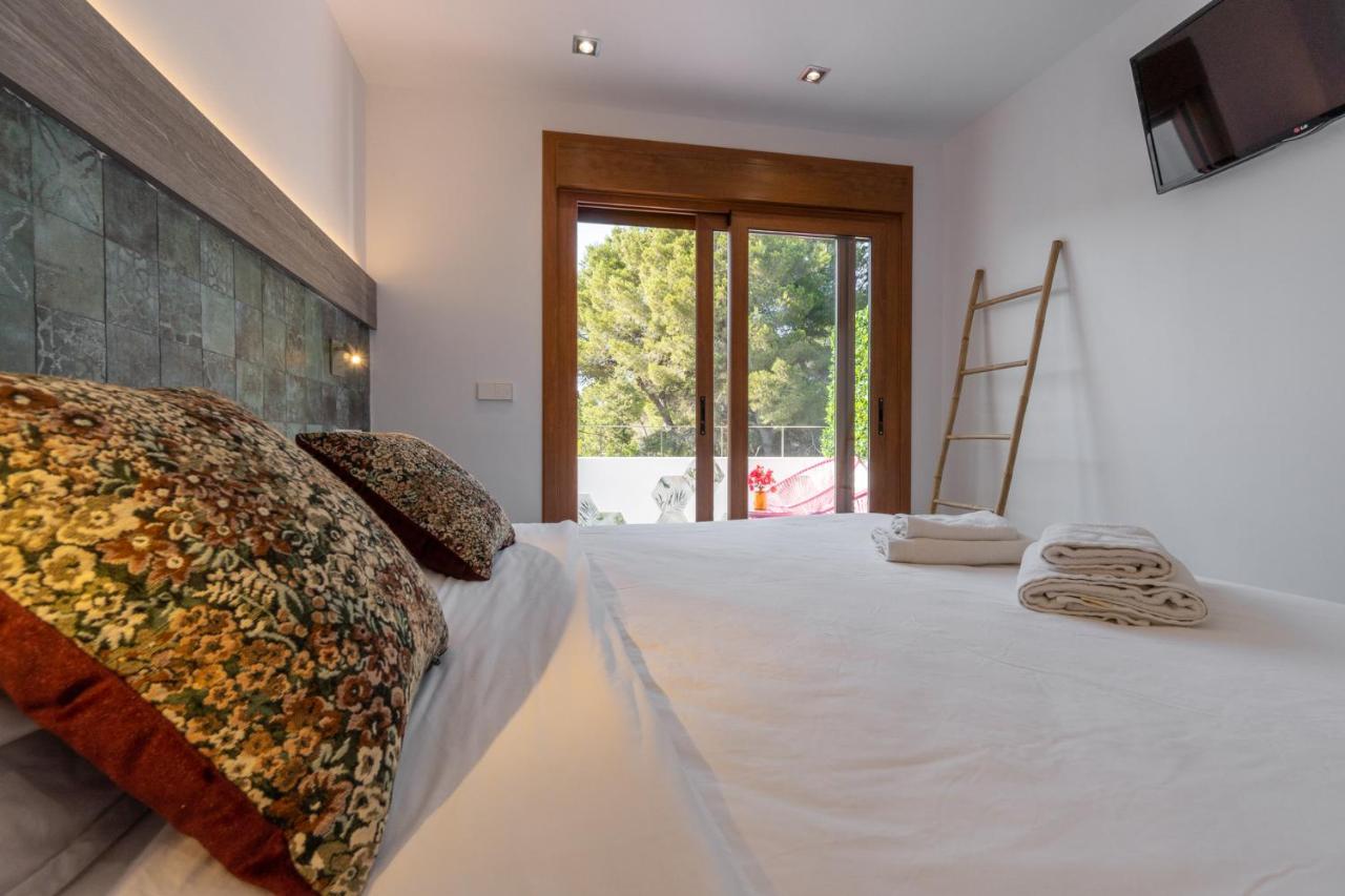 Hostal Restaurante Pou Des Lleo Sant Carles de Peralta Eksteriør bilde