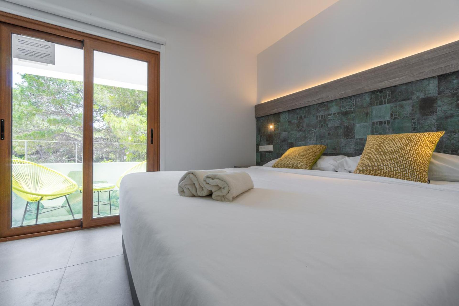 Hostal Restaurante Pou Des Lleo Sant Carles de Peralta Rom bilde