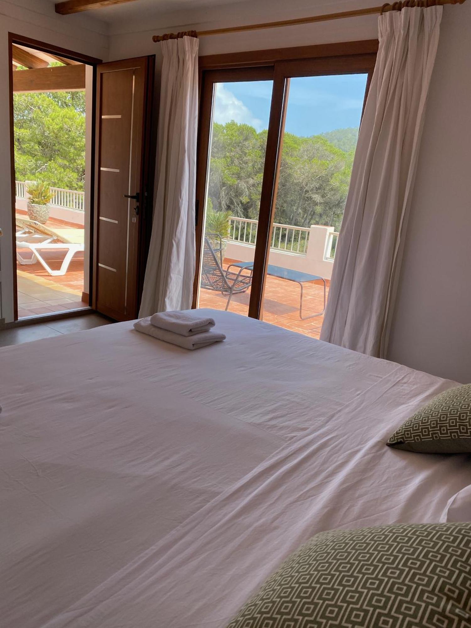 Hostal Restaurante Pou Des Lleo Sant Carles de Peralta Rom bilde