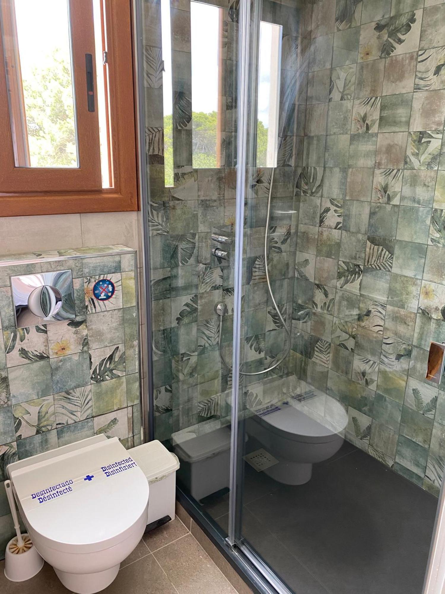 Hostal Restaurante Pou Des Lleo Sant Carles de Peralta Rom bilde