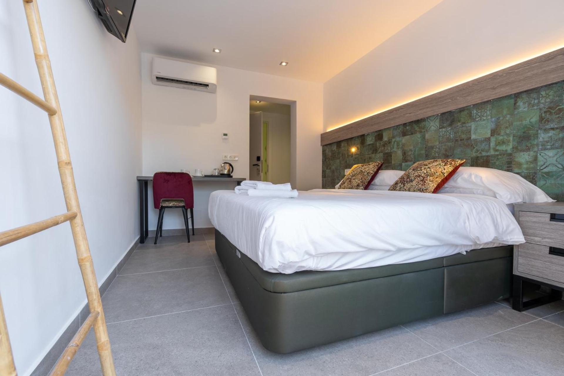 Hostal Restaurante Pou Des Lleo Sant Carles de Peralta Rom bilde