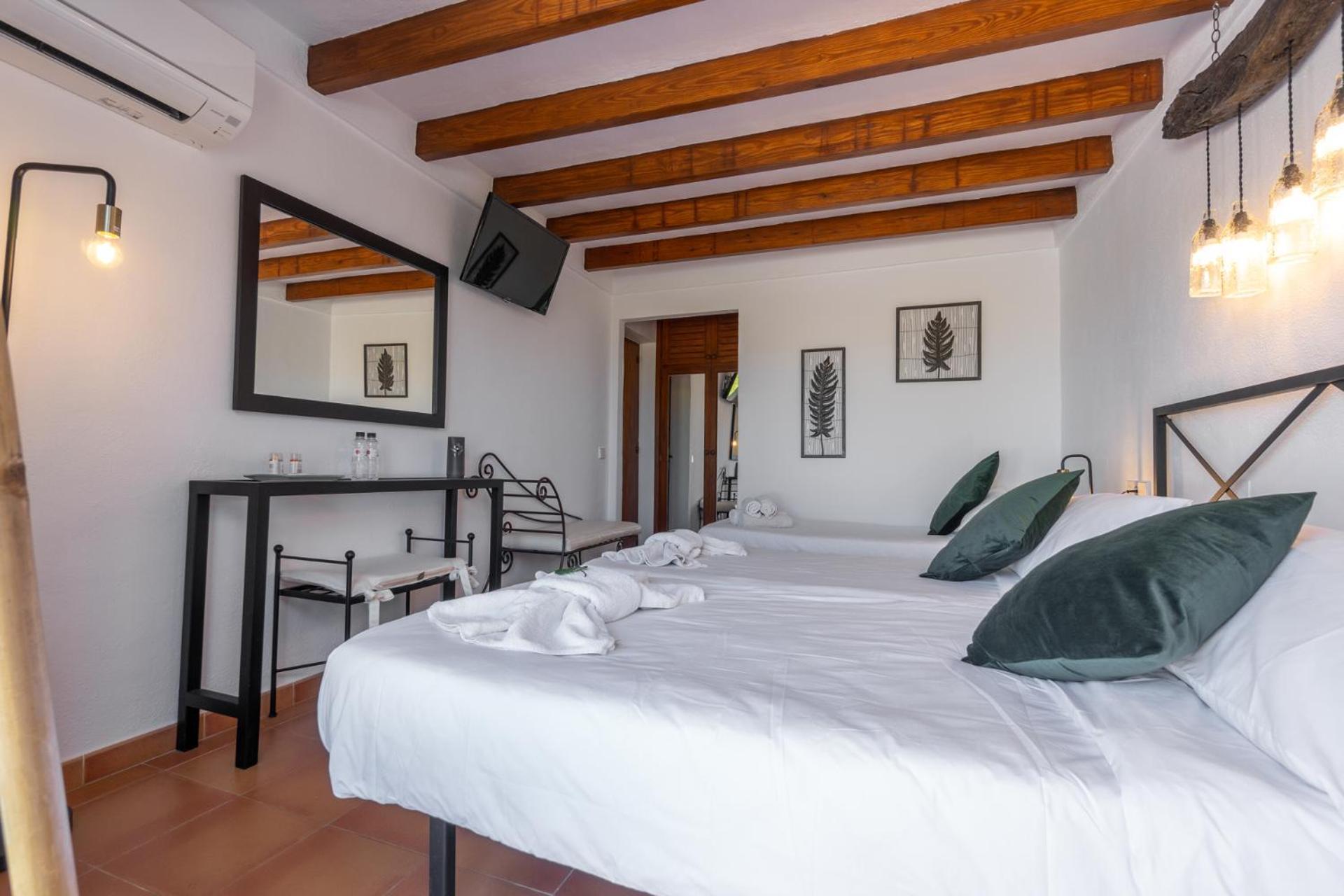 Hostal Restaurante Pou Des Lleo Sant Carles de Peralta Rom bilde