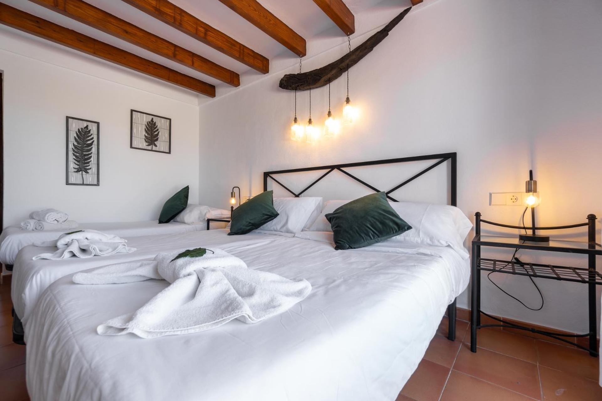 Hostal Restaurante Pou Des Lleo Sant Carles de Peralta Rom bilde