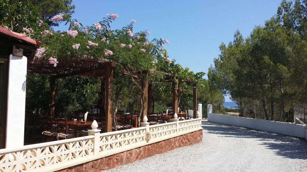 Hostal Restaurante Pou Des Lleo Sant Carles de Peralta Eksteriør bilde